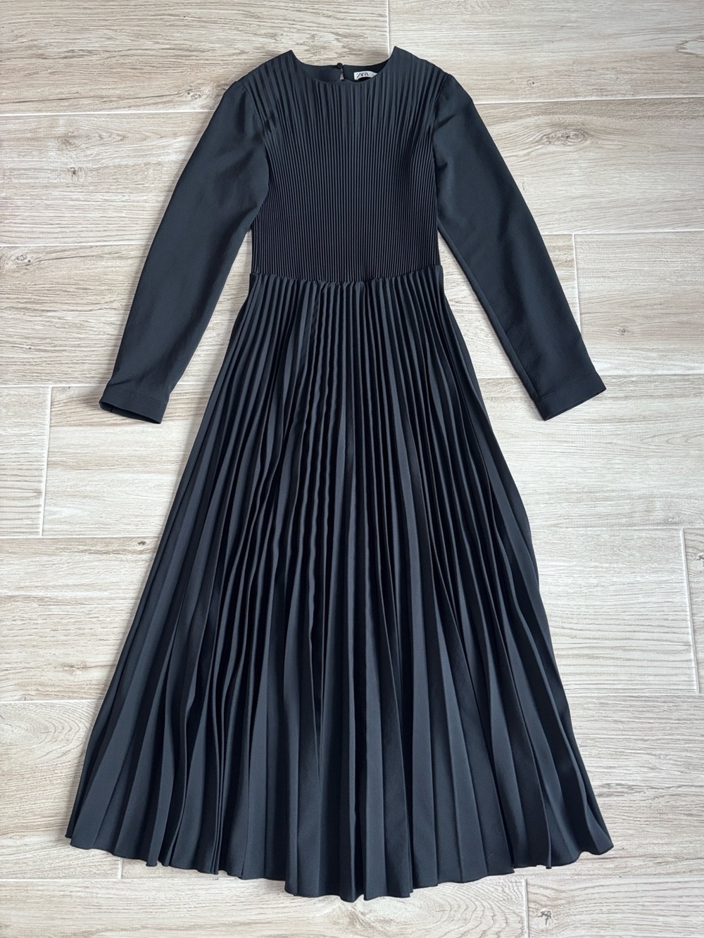 Zara Pleated Plisse Long Sleeve Black Midi Maxi Dress Women’s Size XS
